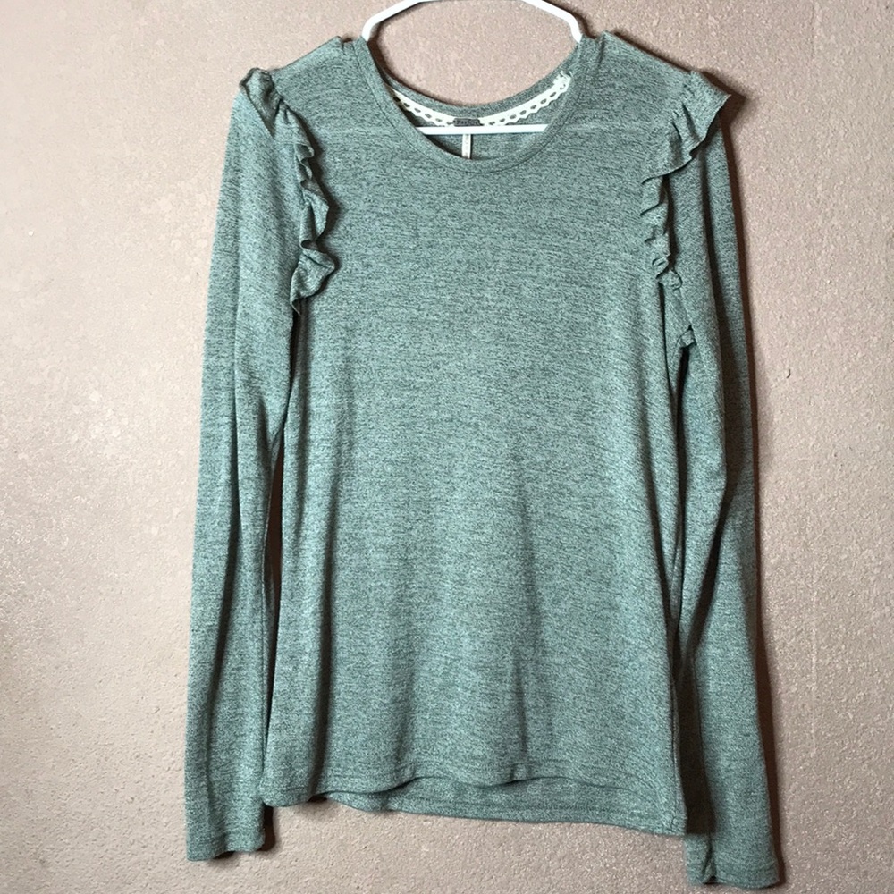 Grey long sleeve shirt